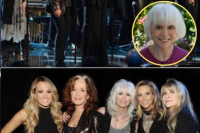 Just witnessed the most MAGICAL moment – Emmylou, Bonnie, Stevie, Sheryl & Carrie all paying tribute to the incomparable Linda Ronstadt!  No one will ever match her voice (that range from rock to opera though!), but seeing these legends together gave me CHILLS! Spotted Waddy on guitar too…